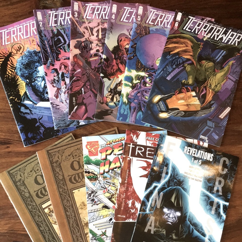 Mixed 11 Comic Books Terrorwar, Castle Waiting, Trese, DC Revelations